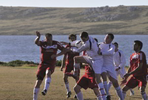 Stanley FC Eleven contra el equipo del Ejército británico, 2012