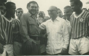 normal_1963_05_18__brasil_team_madureira-visit_cuba_che6