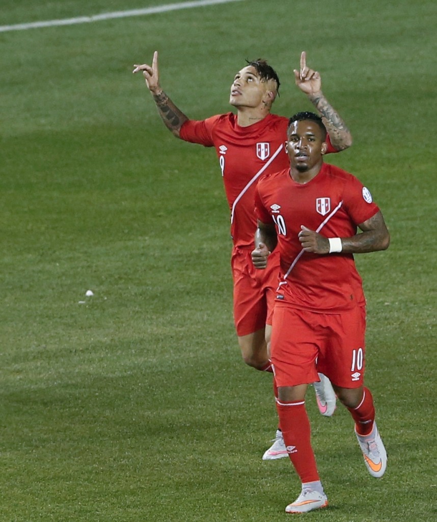 Paolo Guerrero festejo Peru