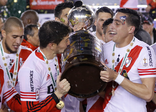 BUENOS AIRES, ARGENTINA - AUGUST 05:  Ramiro Funes Mori of River Plate holds the trophy after winning a final match between River Plate and Tigres UANL as part of Copa Bridgestone Libertadores 2015 at Antonio Vespucio Liberti Stadium on August 05, 2015 in Buenos Aires, Argentina. (Photo by Gabriel Rossi/LatinContent/Getty Images)