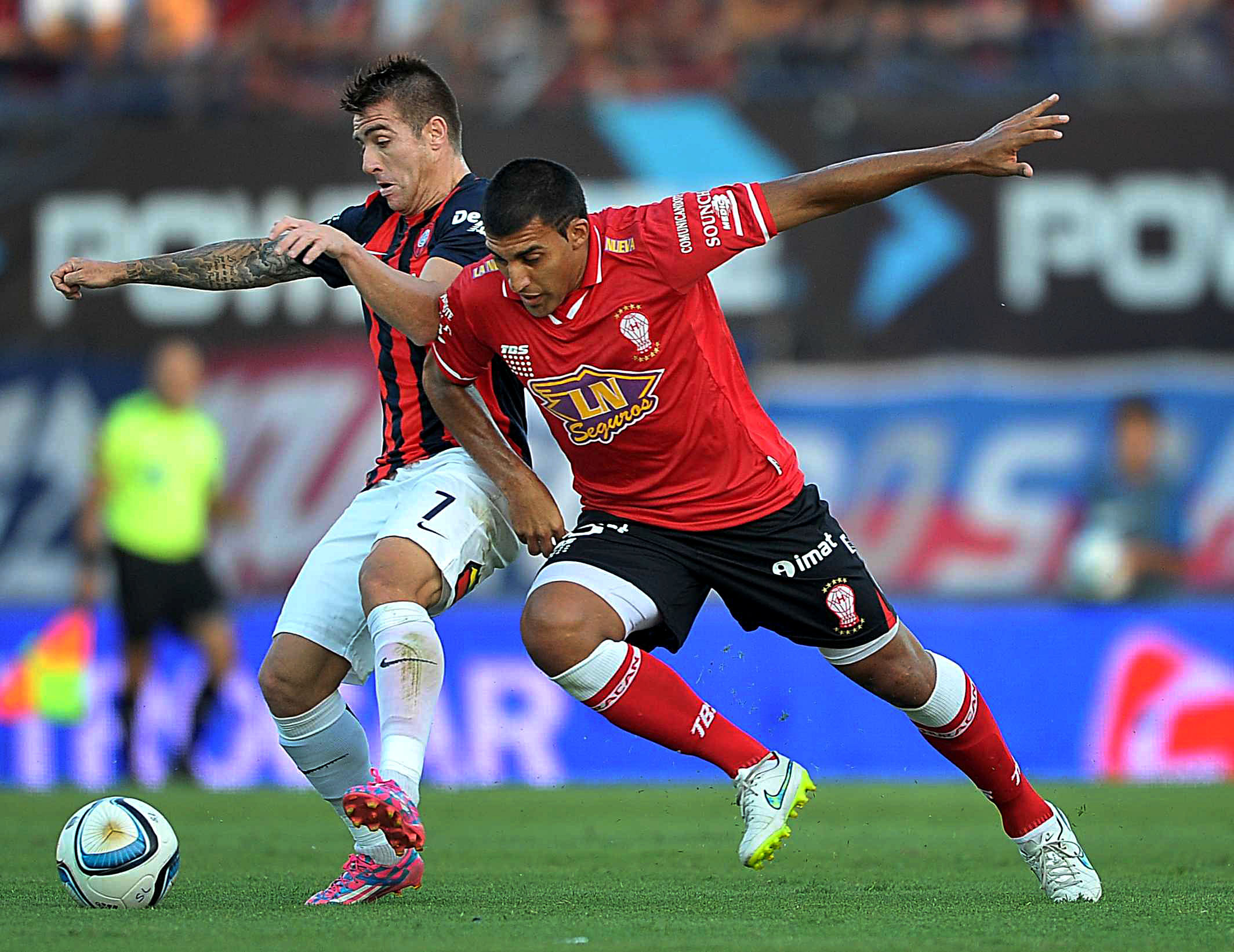 Buenos Aires, Huracán le gana a San Lorenzo por 1 a 0 en una nueva edición del tradicional clásico porteño,en el Nuevo Gasómetro, por la quinta fecha del Campeonato 2015 de Primera División. Foto: Víctor Carreira/Télam/ema 15/03/2015