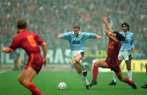 Sport, Football, pic: 29th November 1992, Italian League Serie A, Lazio 1,v Roma 1, Lazio's Paul Gascoigne, takes on the Roma defence in the Rome derby, Paul Gascoigne played for the England team 1989-1998 and won 57 full international caps (Photo by Bob Thomas/Getty Images)