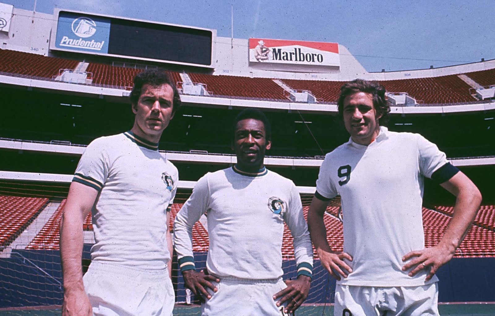 cosmos-77-home-alt-beckenbauer-pele-chingalia