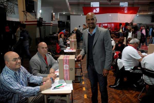 juan-sebastian-veron-presidente-estudiantes_oleima20141004_0253_14