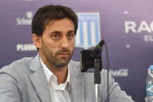 Télam 19/12/2017 Buenos Aires: Diego Milito en su presentación como nuevo Secretario Técnico de Racing Club de Avellaneda. Foto: Alejandro Santa Cruz/JCP